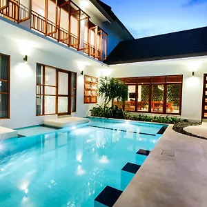 pudak-sari-unizou-hostel.ubudhotelsnow.com/